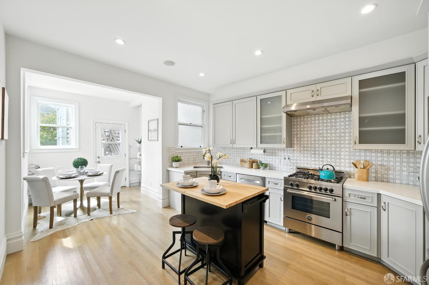 Detail Gallery Image 13 of 36 For 1207 Arguello Blvd, San Francisco,  CA 94122 - 3 Beds | 2/1 Baths