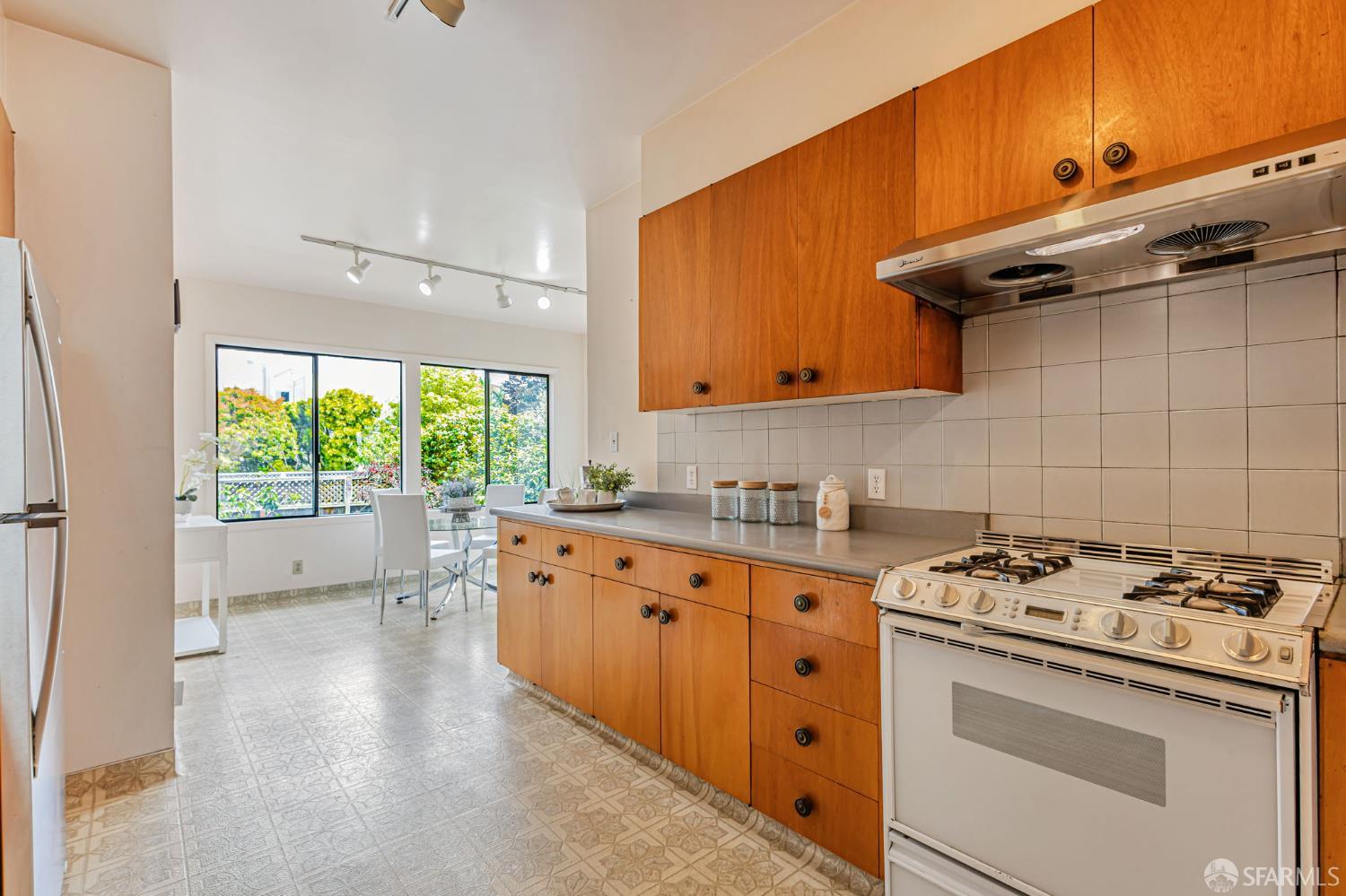 Detail Gallery Image 16 of 54 For 612 12th Ave, San Francisco,  CA 94118 - 4 Beds | 2/1 Baths