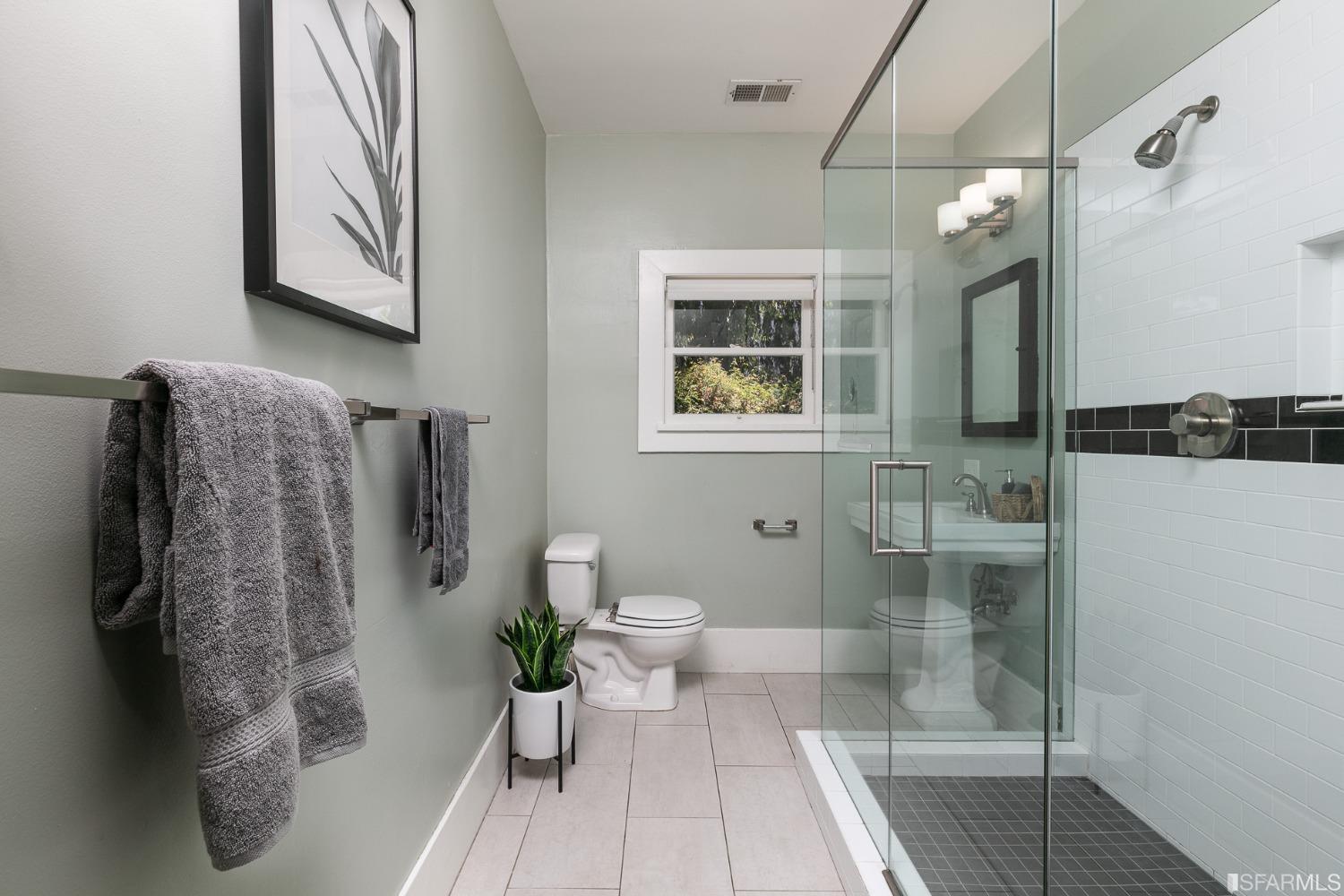 Detail Gallery Image 20 of 53 For 2543 Chilton Way, Berkeley,  CA 94704 - 2 Beds | 1 Baths