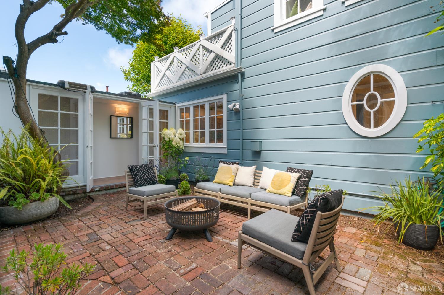 Detail Gallery Image 29 of 76 For 2930 Baker St, San Francisco,  CA 94123 - 2 Beds | 2/1 Baths