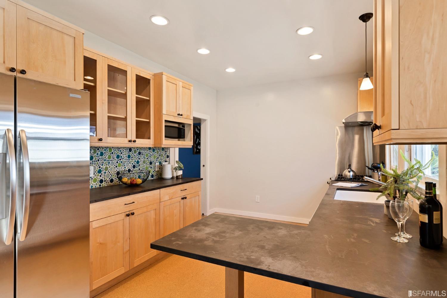 Detail Gallery Image 13 of 53 For 2543 Chilton Way, Berkeley,  CA 94704 - 2 Beds | 1 Baths