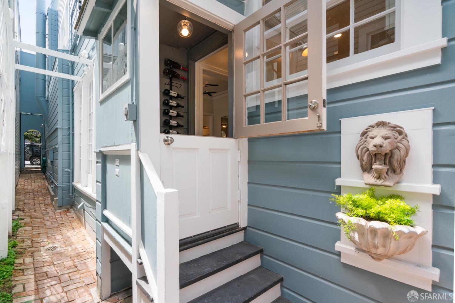 Detail Gallery Image 20 of 76 For 2930 Baker St, San Francisco,  CA 94123 - 2 Beds | 2/1 Baths