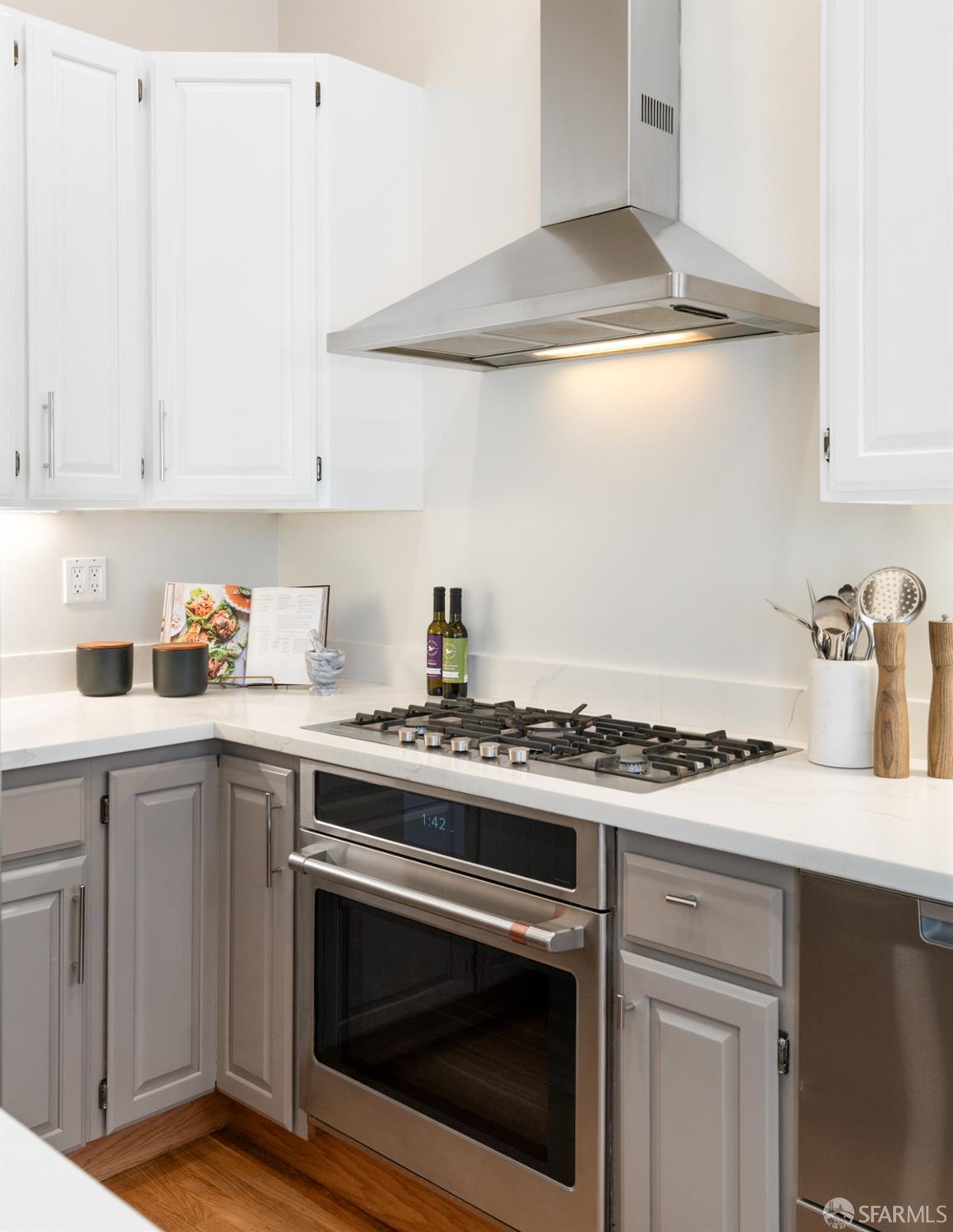 Detail Gallery Image 15 of 76 For 2930 Baker St, San Francisco,  CA 94123 - 2 Beds | 2/1 Baths