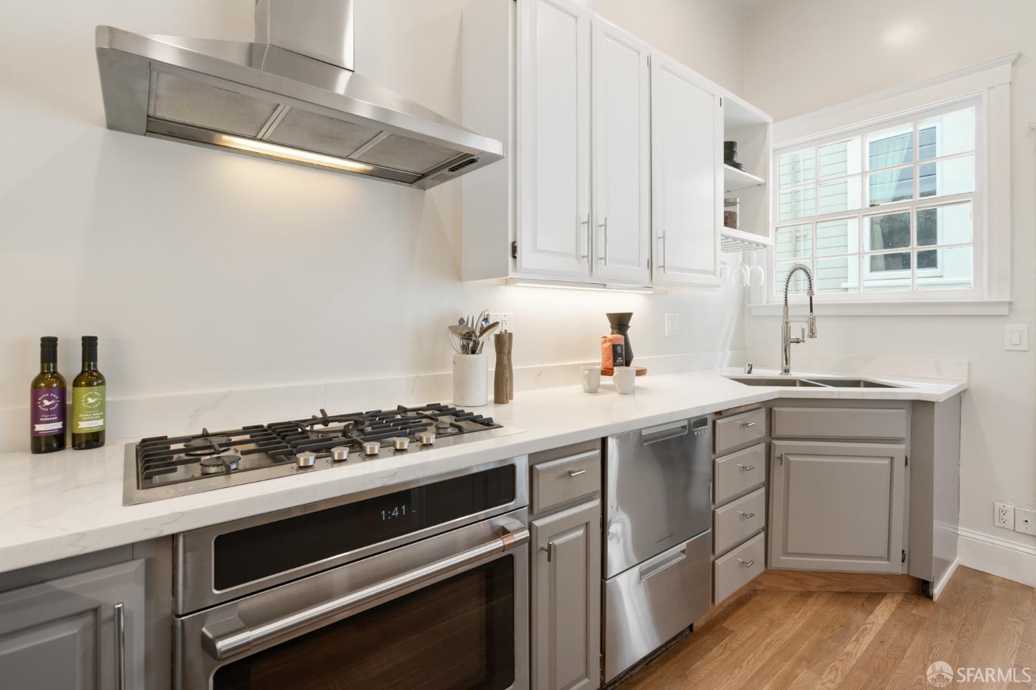 Detail Gallery Image 17 of 76 For 2930 Baker St, San Francisco,  CA 94123 - 2 Beds | 2/1 Baths