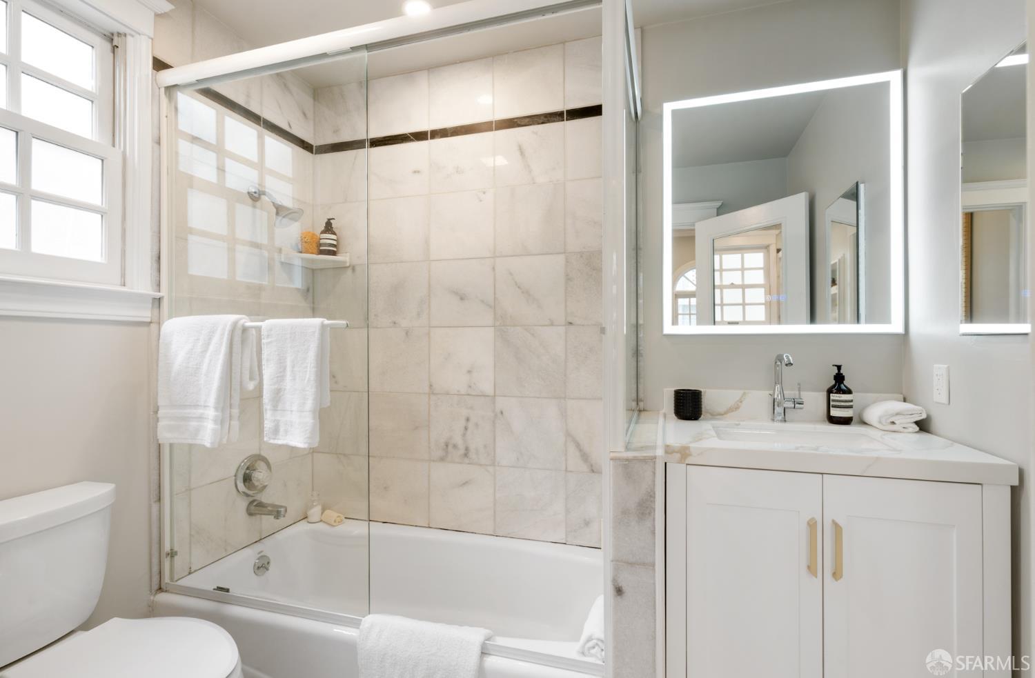 Detail Gallery Image 26 of 76 For 2930 Baker St, San Francisco,  CA 94123 - 2 Beds | 2/1 Baths