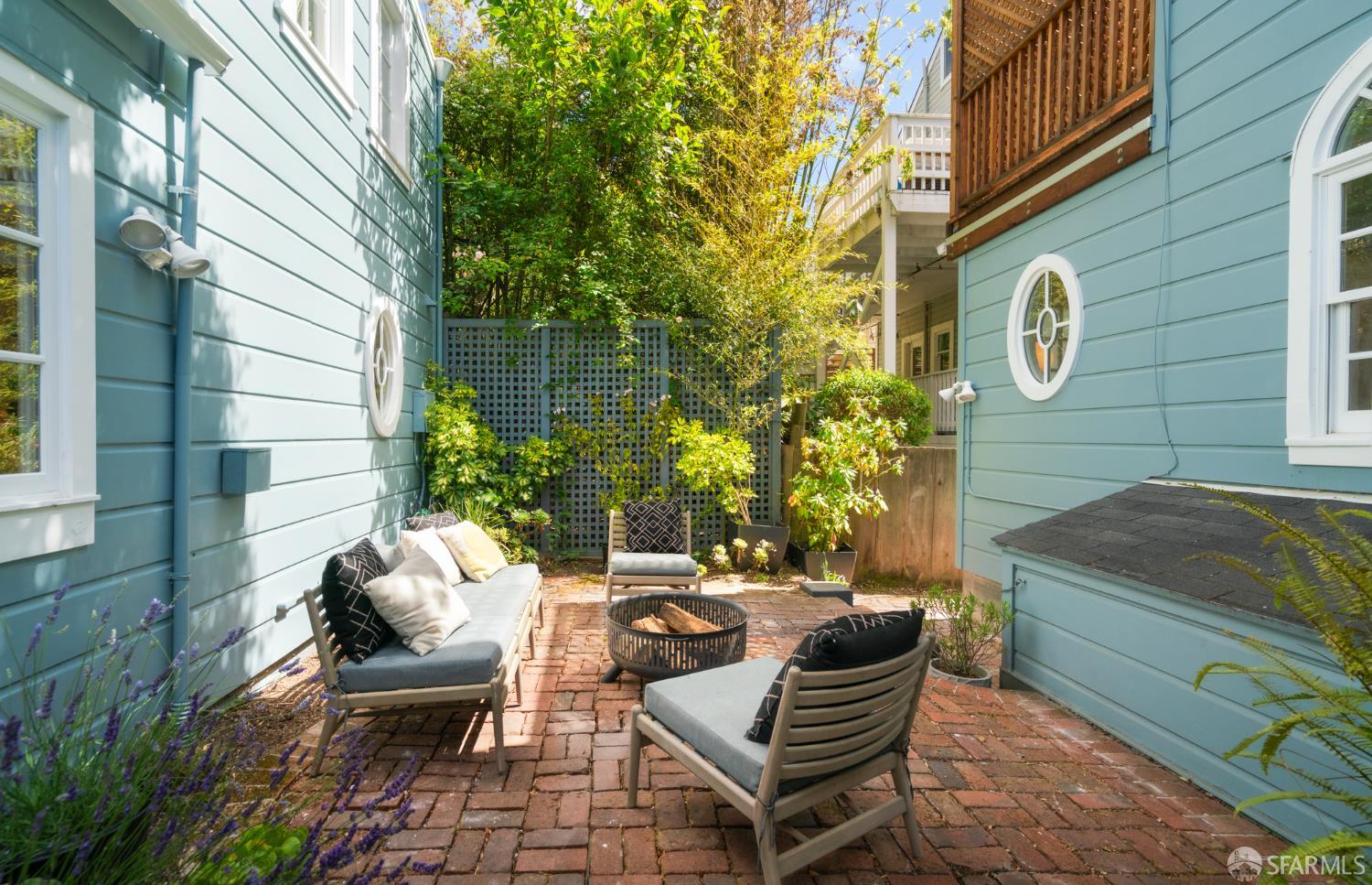Detail Gallery Image 30 of 76 For 2930 Baker St, San Francisco,  CA 94123 - 2 Beds | 2/1 Baths