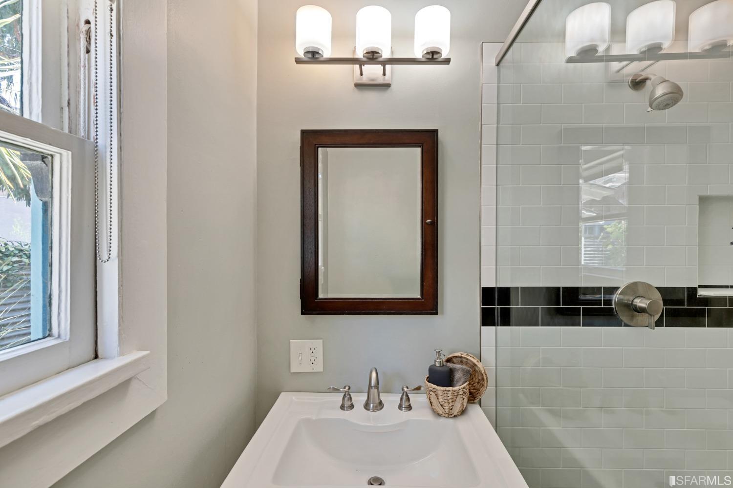 Detail Gallery Image 21 of 53 For 2543 Chilton Way, Berkeley,  CA 94704 - 2 Beds | 1 Baths