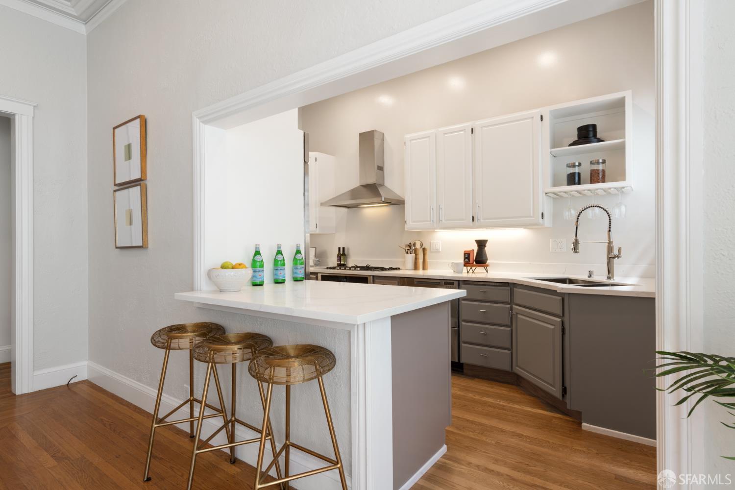 Detail Gallery Image 12 of 76 For 2930 Baker St, San Francisco,  CA 94123 - 2 Beds | 2/1 Baths