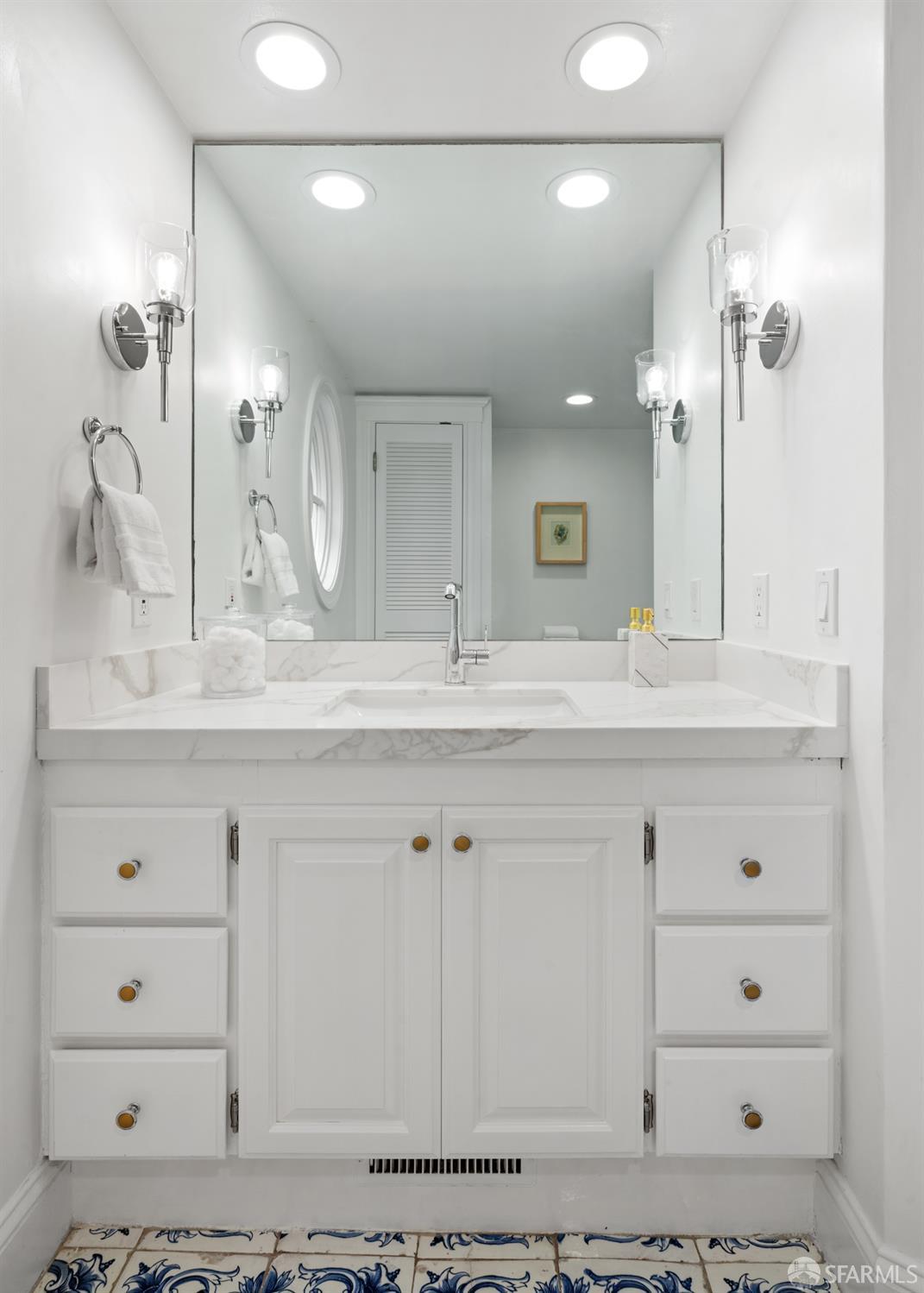 Detail Gallery Image 44 of 76 For 2930 Baker St, San Francisco,  CA 94123 - 2 Beds | 2/1 Baths