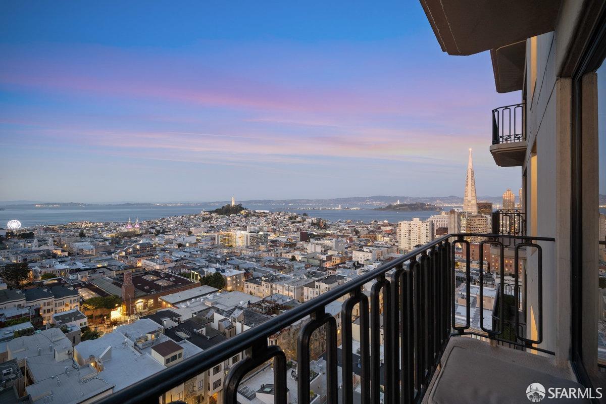 Detail Gallery Image 5 of 30 For 1170 Sacramento St 9c,  San Francisco,  CA 94108 - 2 Beds | 2/1 Baths