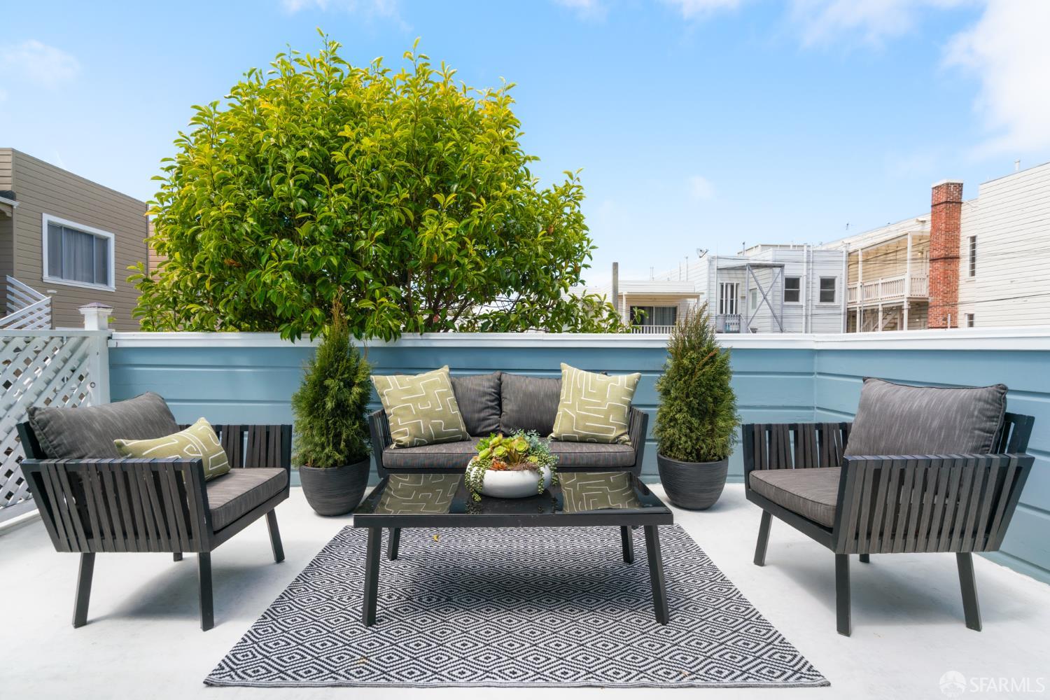 Detail Gallery Image 39 of 76 For 2930 Baker St, San Francisco,  CA 94123 - 2 Beds | 2/1 Baths