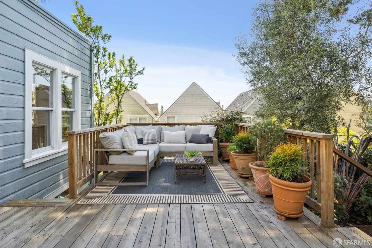 Detail Gallery Image 25 of 72 For 3919 22nd St, San Francisco,  CA 94114 - 4 Beds | 4 Baths
