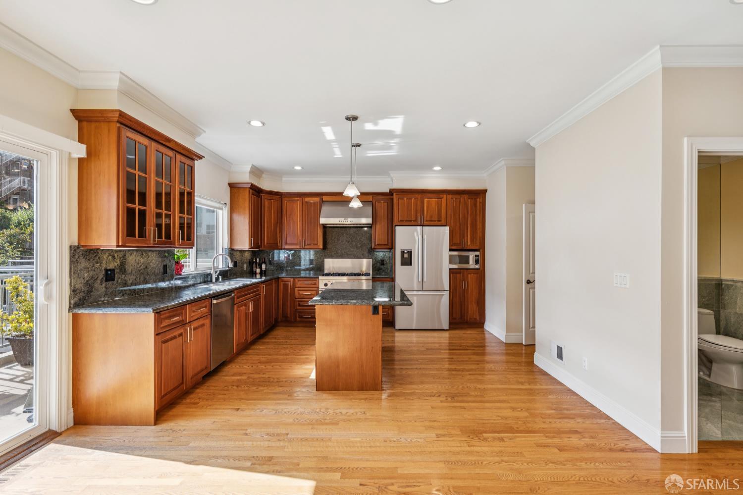 Detail Gallery Image 15 of 35 For 660 Cambridge St, San Francisco,  CA 94134 - 5 Beds | 3/1 Baths