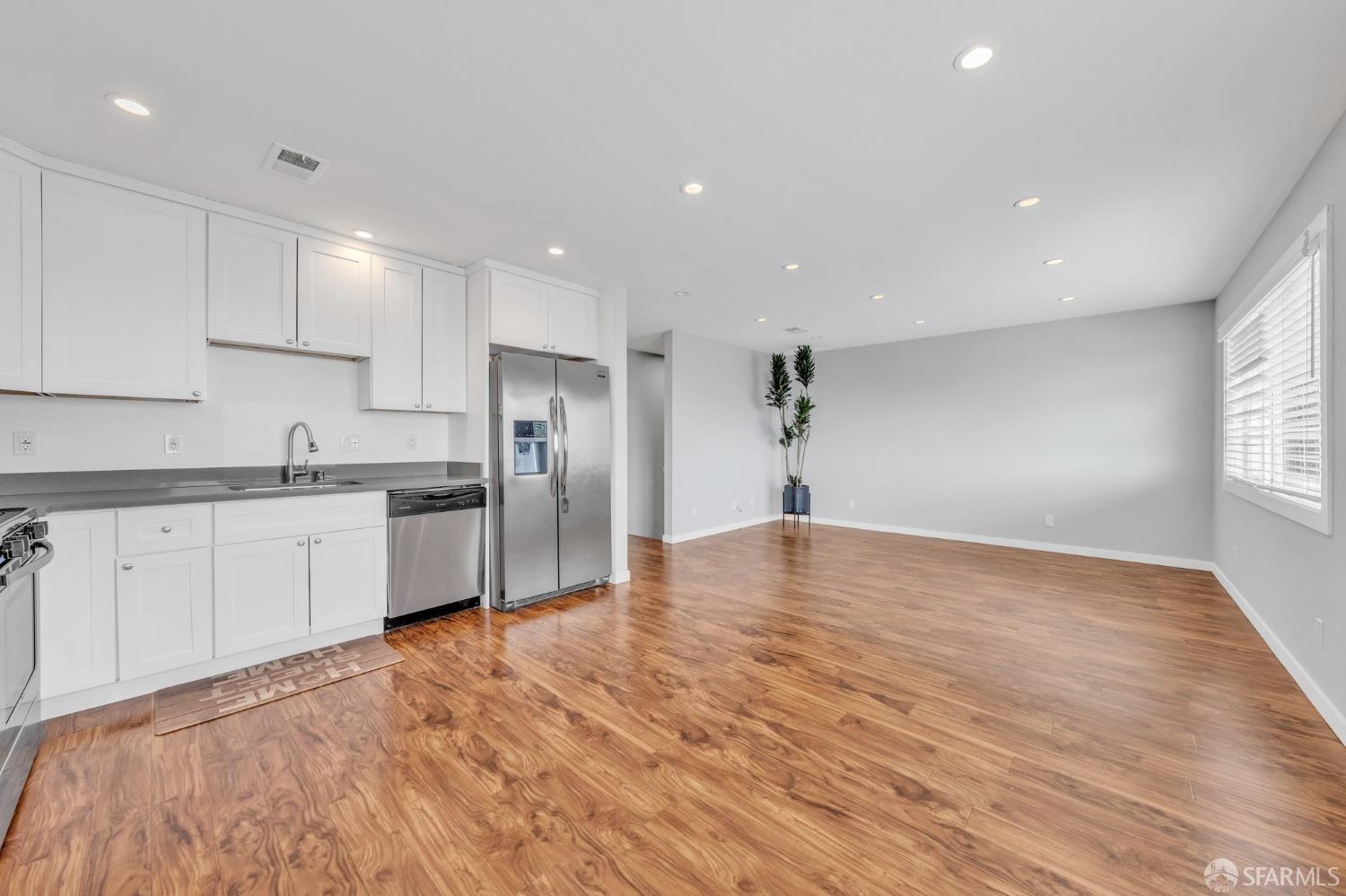 Detail Gallery Image 8 of 35 For 1081 Goettingen St, San Francisco,  CA 94134 - 3 Beds | 2 Baths