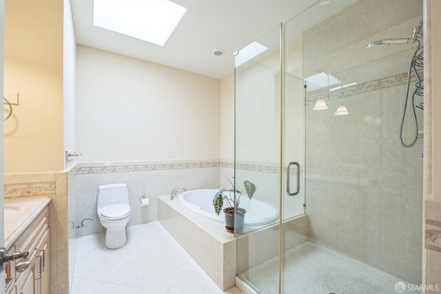 Detail Gallery Image 20 of 35 For 660 Cambridge St, San Francisco,  CA 94134 - 5 Beds | 3/1 Baths