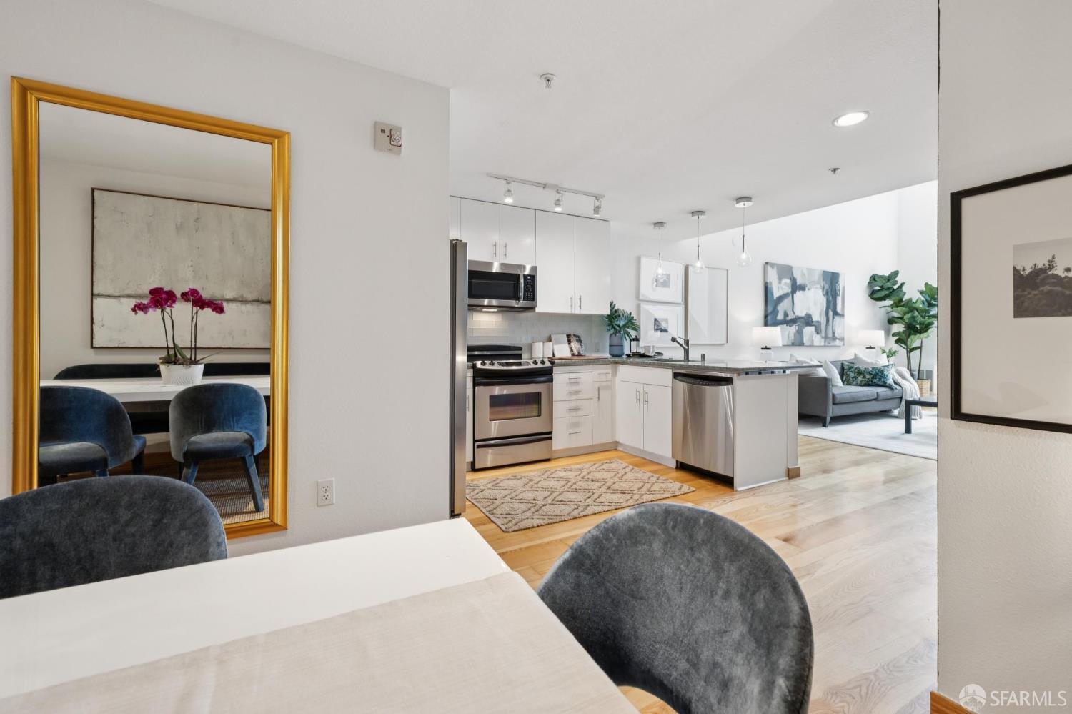 Photo #6: 425060419 Listing 