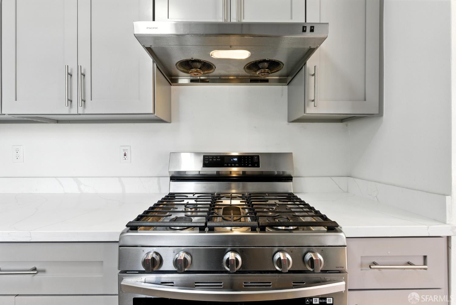 Detail Gallery Image 17 of 49 For 606 Masonic Ave, Albany,  CA 94706 - 4 Beds | 2/1 Baths