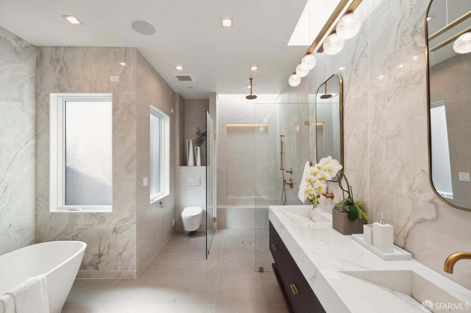 Detail Gallery Image 18 of 46 For 1910 Baker St, San Francisco,  CA 94115 - 5 Beds | 5/1 Baths