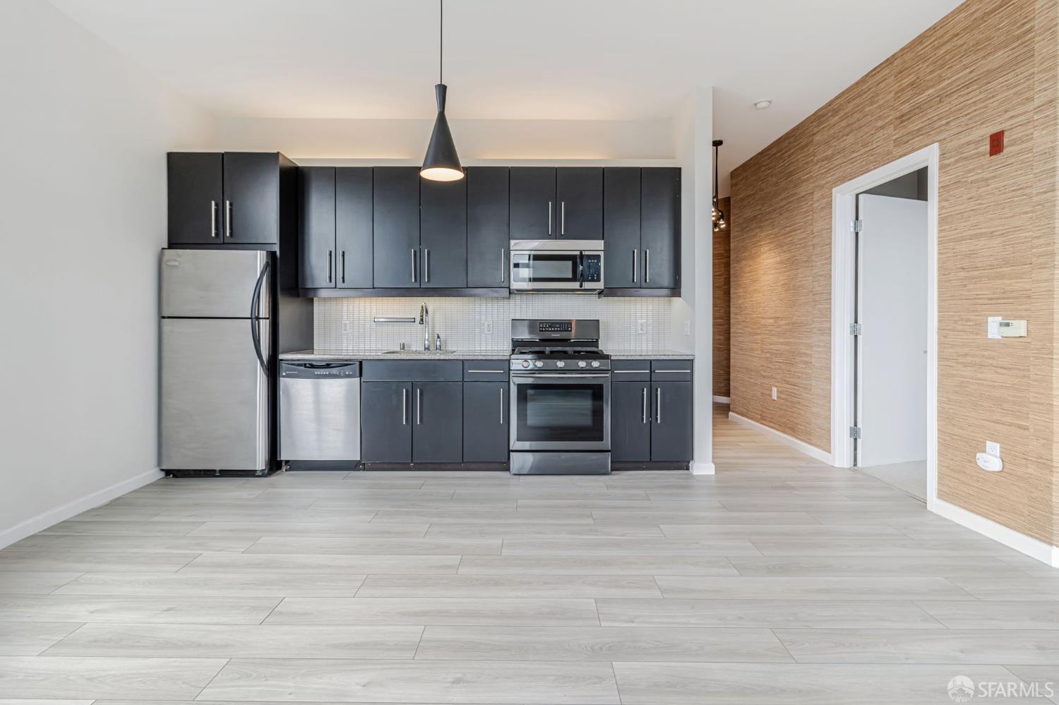Detail Gallery Image 6 of 24 For 3801 San Pablo Ave #312,  Emeryville,  CA 94608 - 1 Beds | 1 Baths