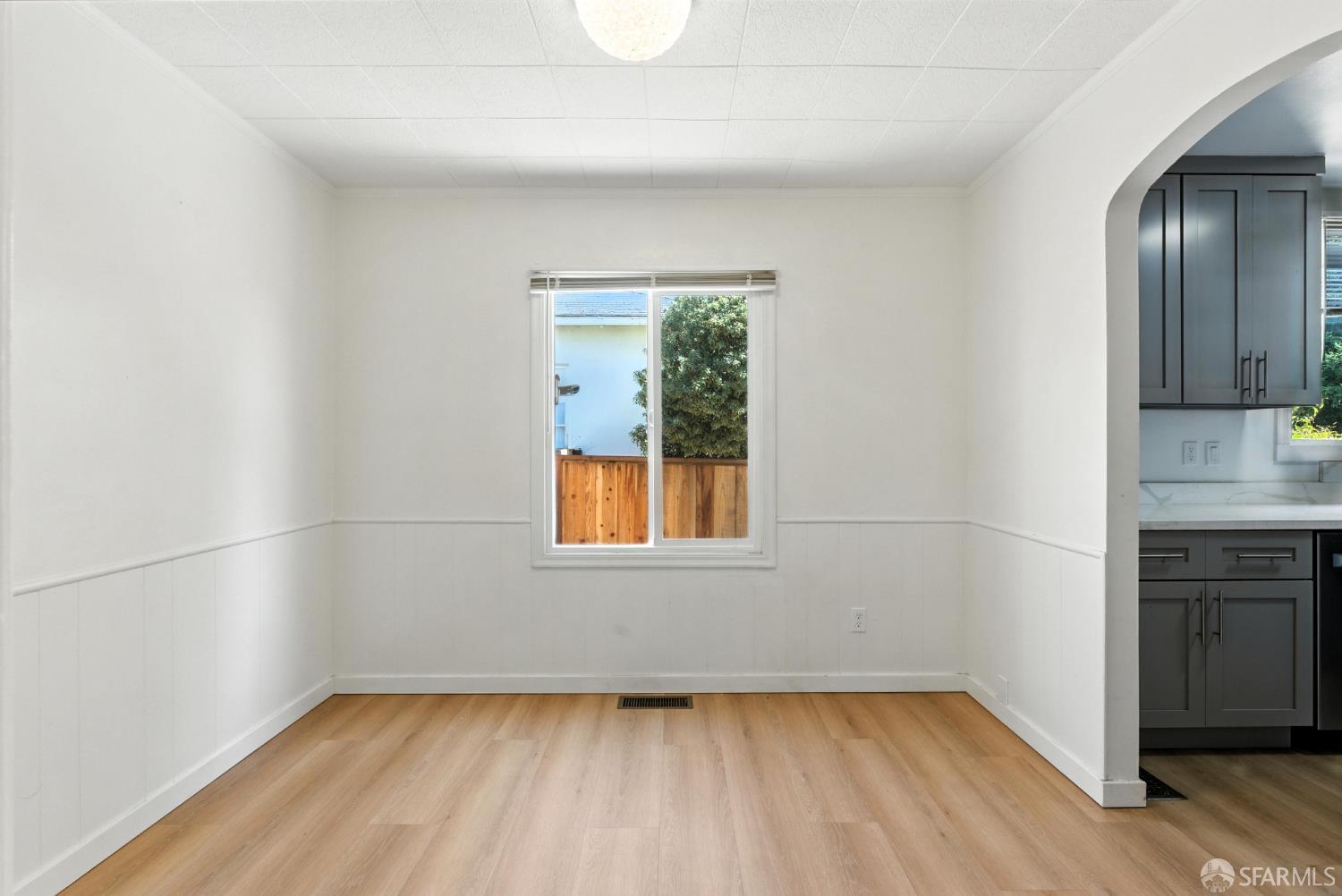 Detail Gallery Image 14 of 49 For 606 Masonic Ave, Albany,  CA 94706 - 4 Beds | 2/1 Baths
