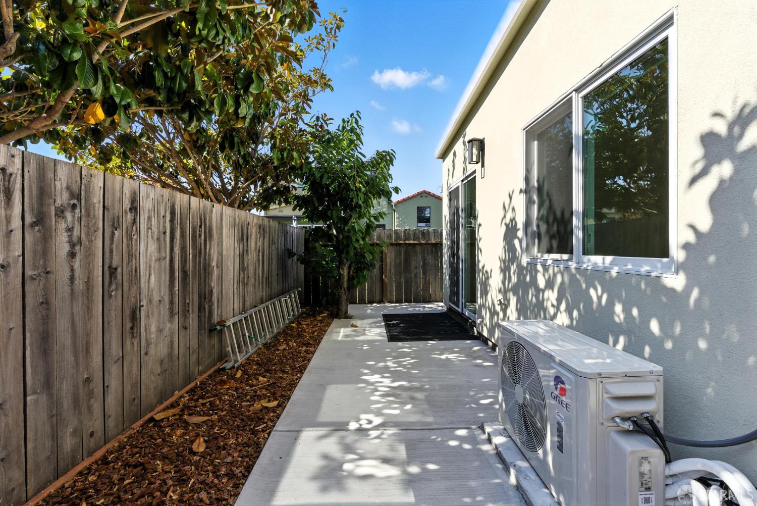 Detail Gallery Image 28 of 49 For 606 Masonic Ave, Albany,  CA 94706 - 4 Beds | 2/1 Baths