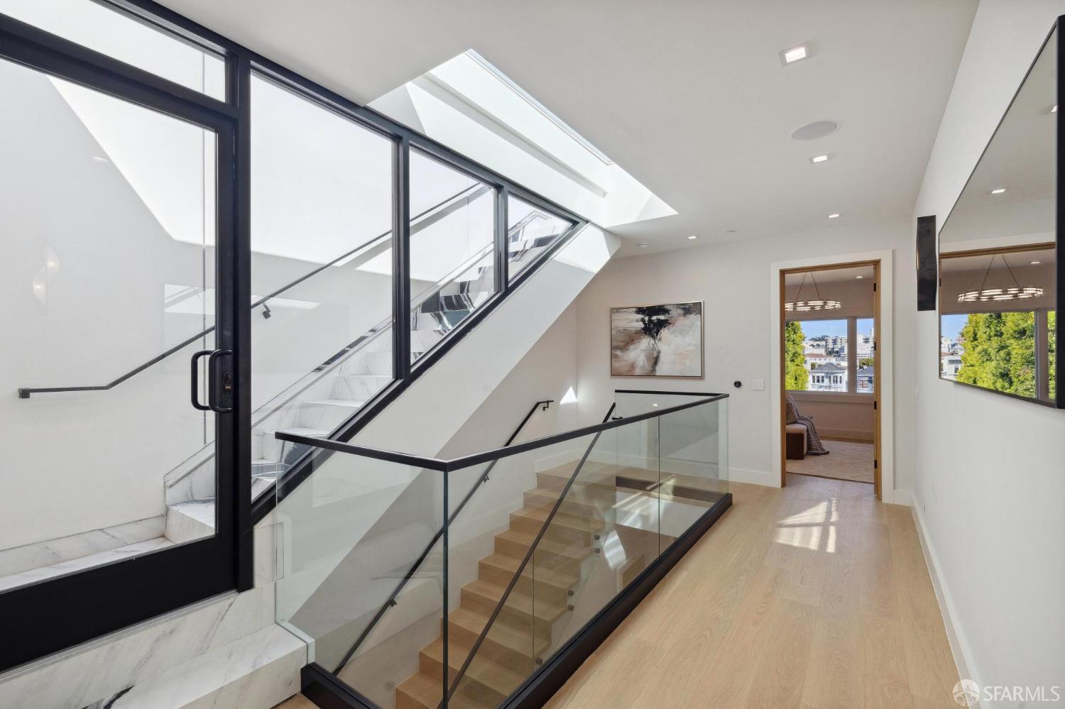 Detail Gallery Image 25 of 46 For 1910 Baker St, San Francisco,  CA 94115 - 5 Beds | 5/1 Baths
