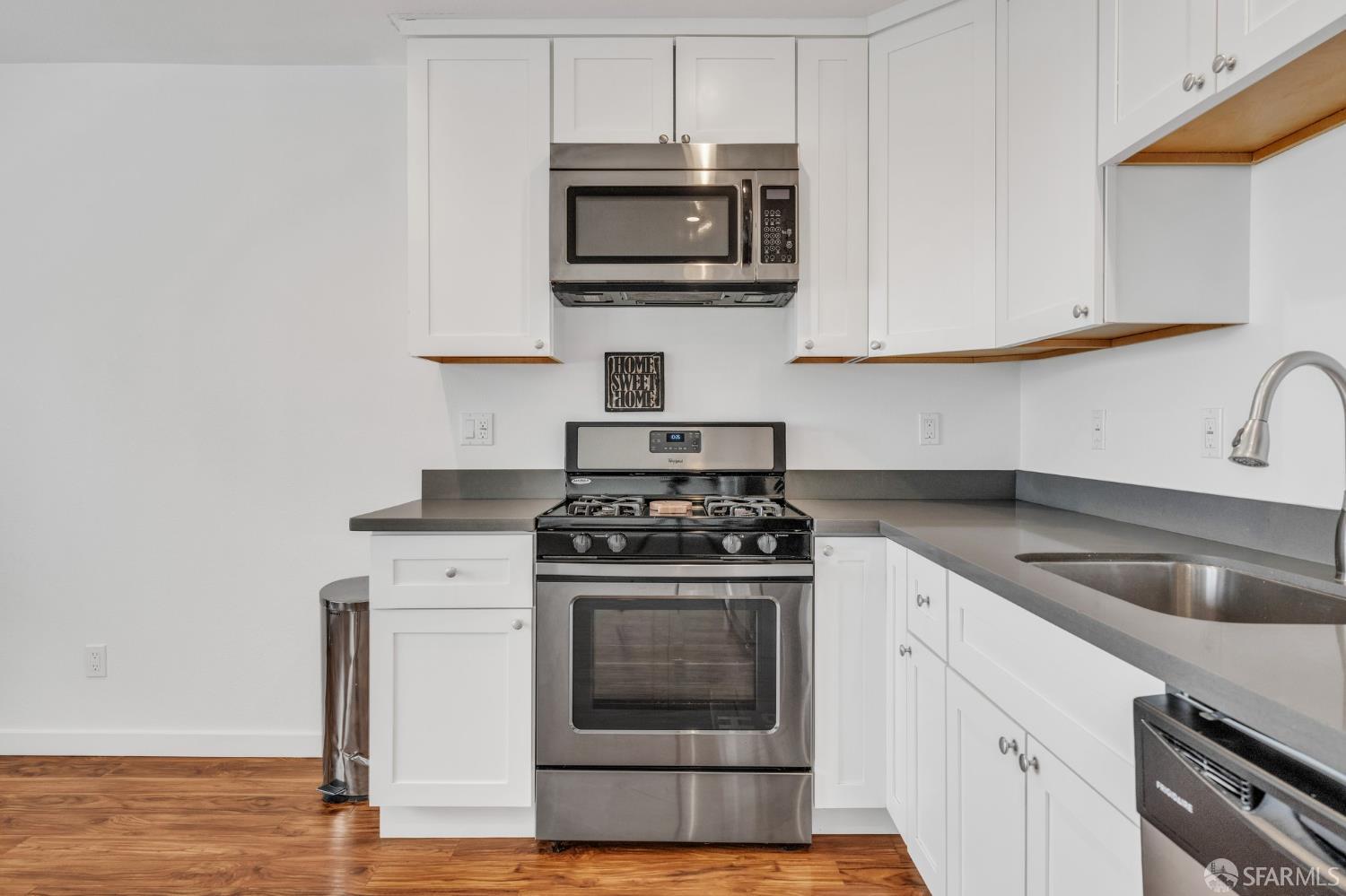 Detail Gallery Image 5 of 35 For 1081 Goettingen St, San Francisco,  CA 94134 - 3 Beds | 2 Baths
