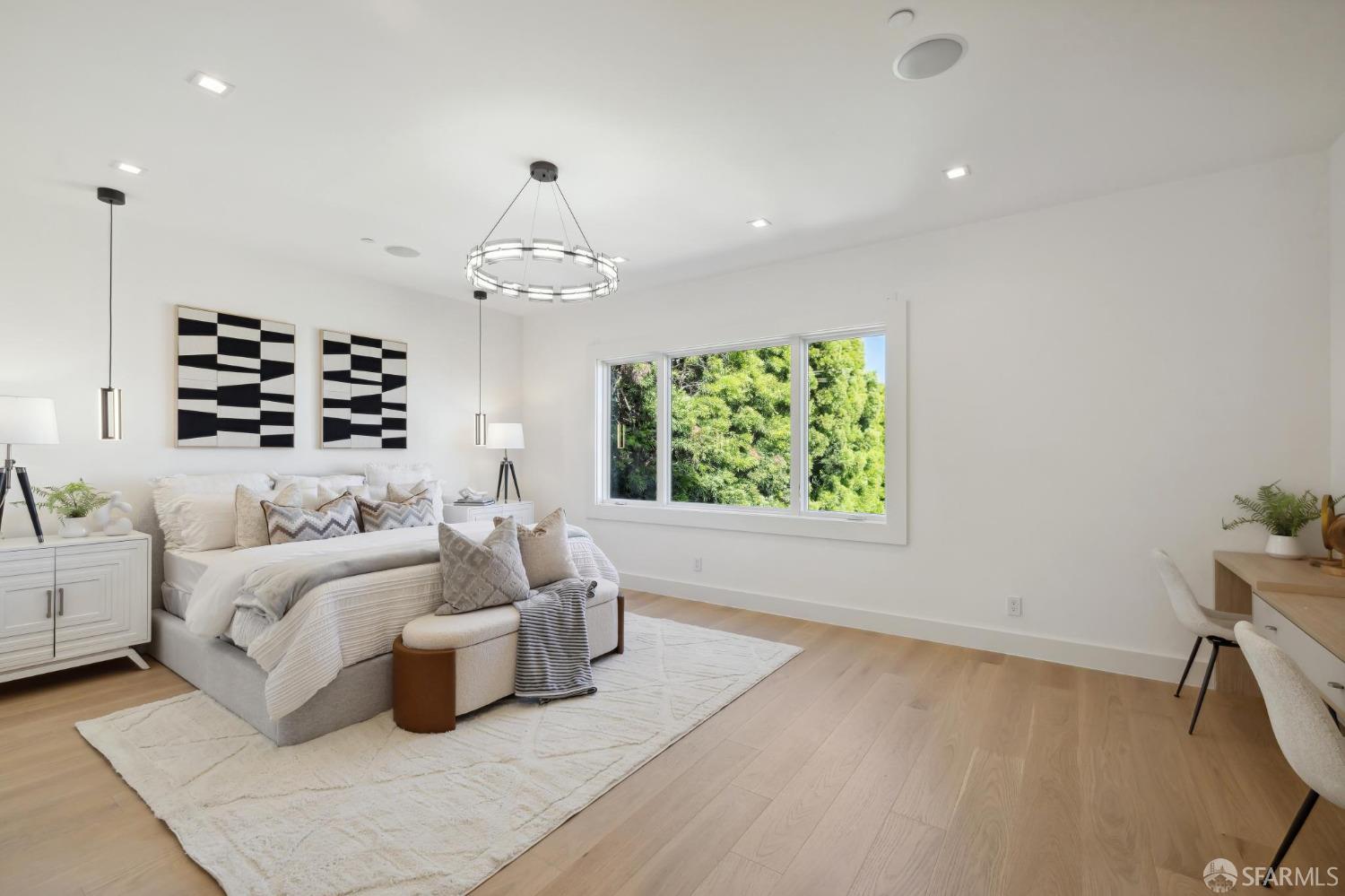 Detail Gallery Image 16 of 46 For 1910 Baker St, San Francisco,  CA 94115 - 5 Beds | 5/1 Baths
