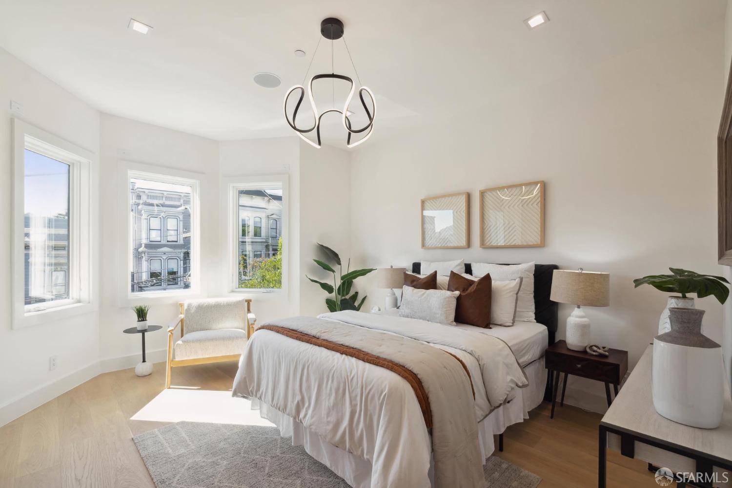 Detail Gallery Image 21 of 46 For 1910 Baker St, San Francisco,  CA 94115 - 5 Beds | 5/1 Baths