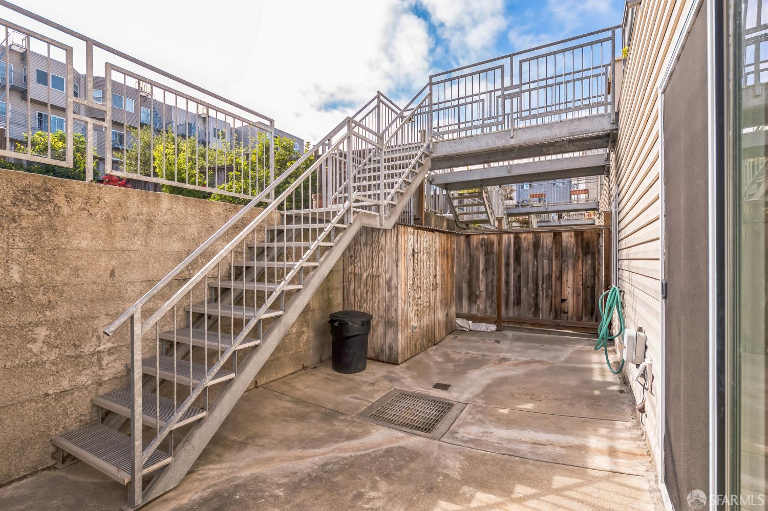 Detail Gallery Image 23 of 35 For 660 Cambridge St, San Francisco,  CA 94134 - 5 Beds | 3/1 Baths