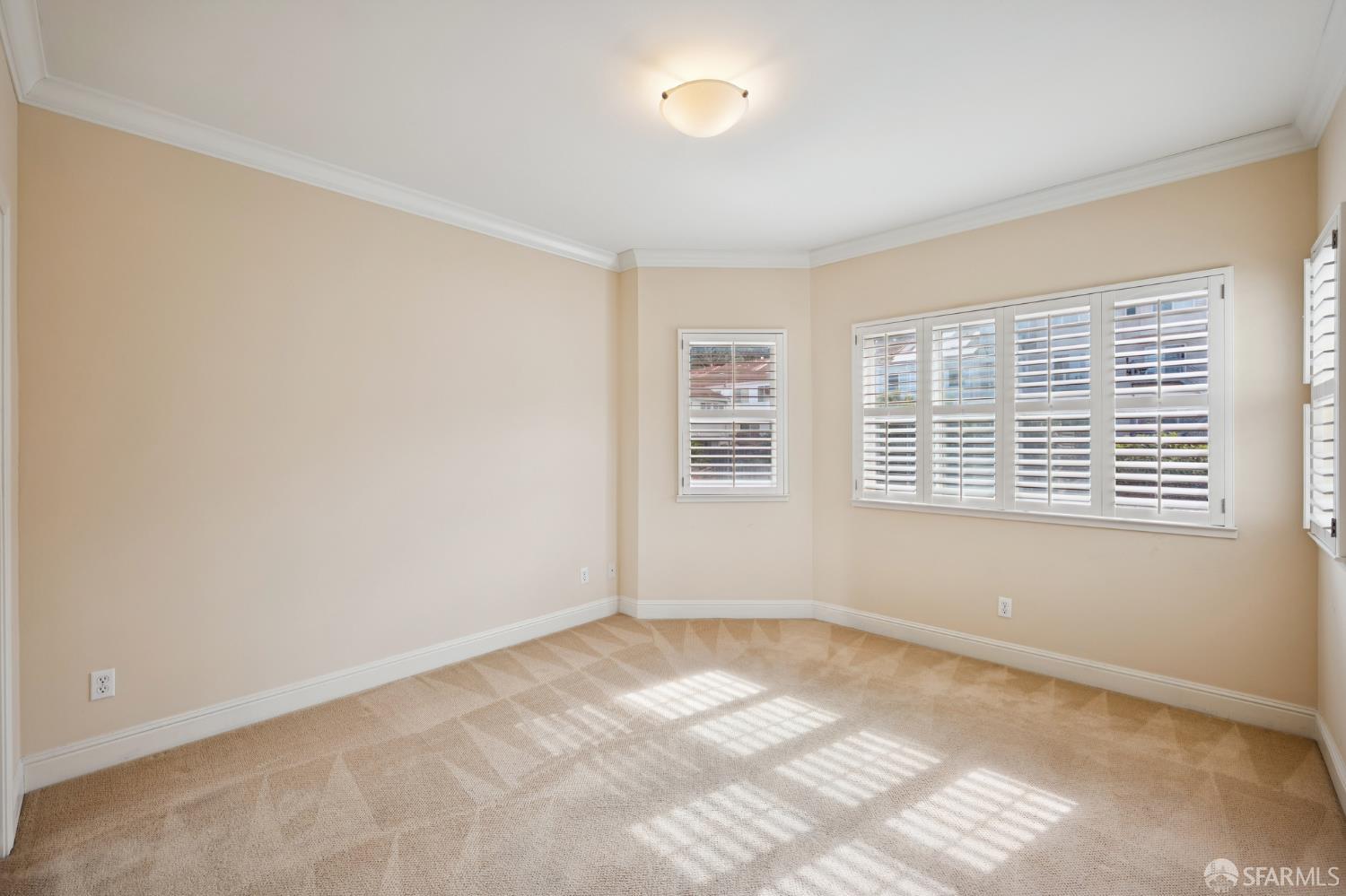 Detail Gallery Image 11 of 35 For 660 Cambridge St, San Francisco,  CA 94134 - 5 Beds | 3/1 Baths