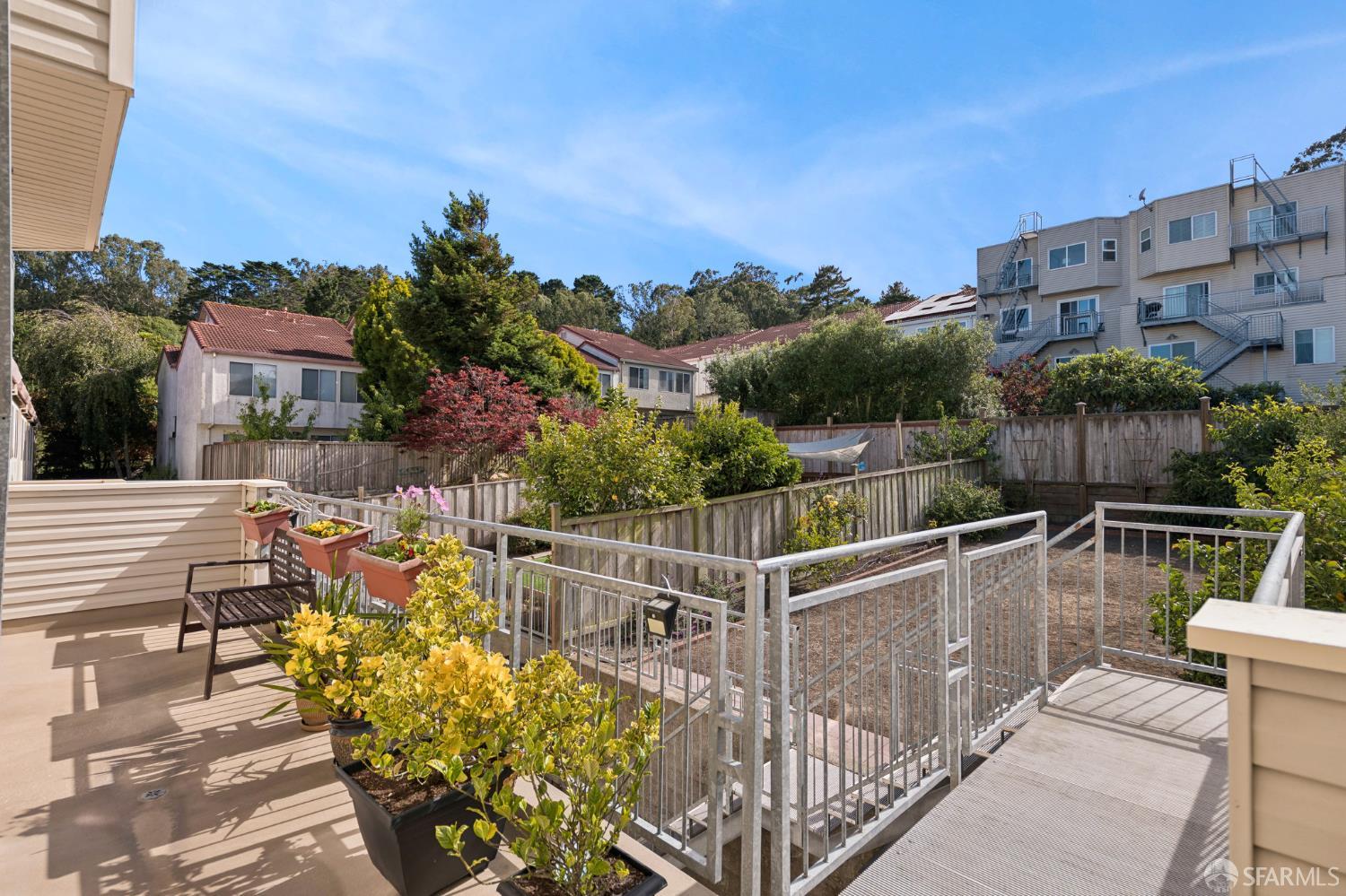 Detail Gallery Image 3 of 35 For 660 Cambridge St, San Francisco,  CA 94134 - 5 Beds | 3/1 Baths