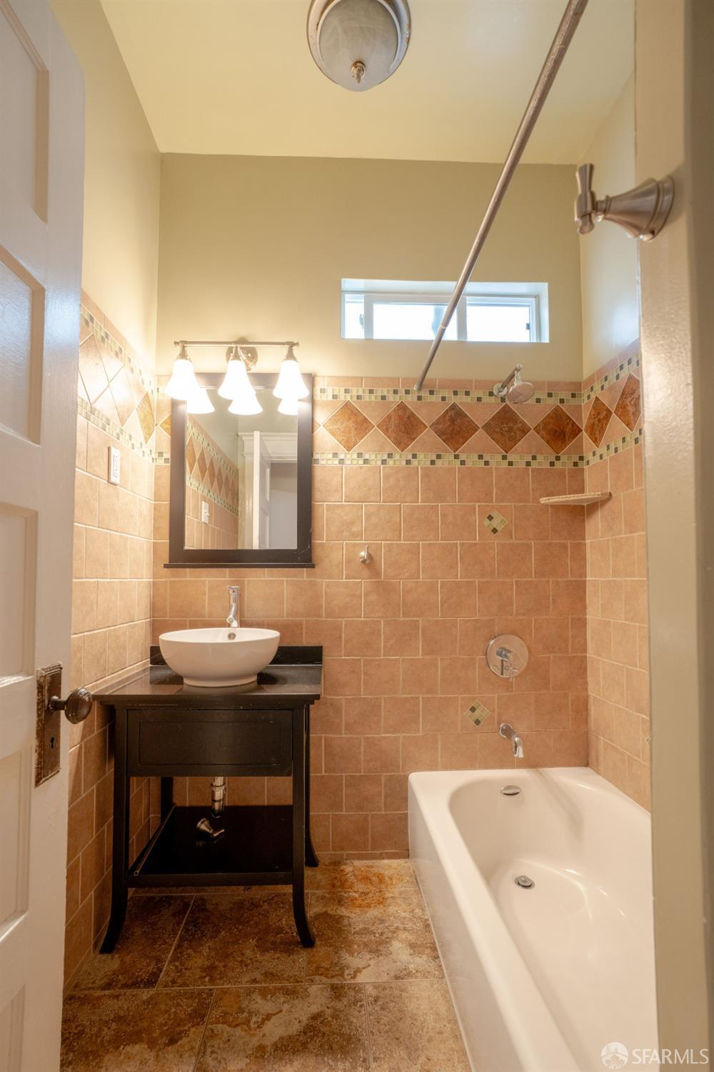 Detail Gallery Image 10 of 26 For 1013 Noe St, San Francisco,  CA 94114 - – Beds | – Baths