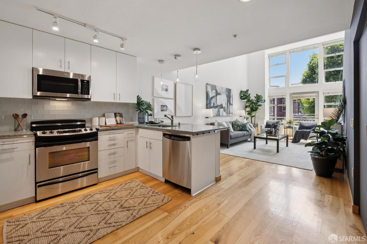 Photo #7: 425060419 Listing: Photo #7