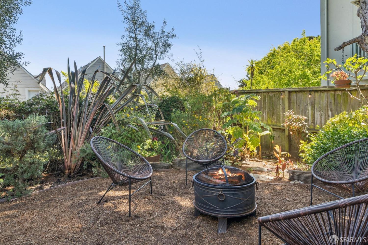 Detail Gallery Image 27 of 72 For 3919 22nd St, San Francisco,  CA 94114 - 4 Beds | 4 Baths