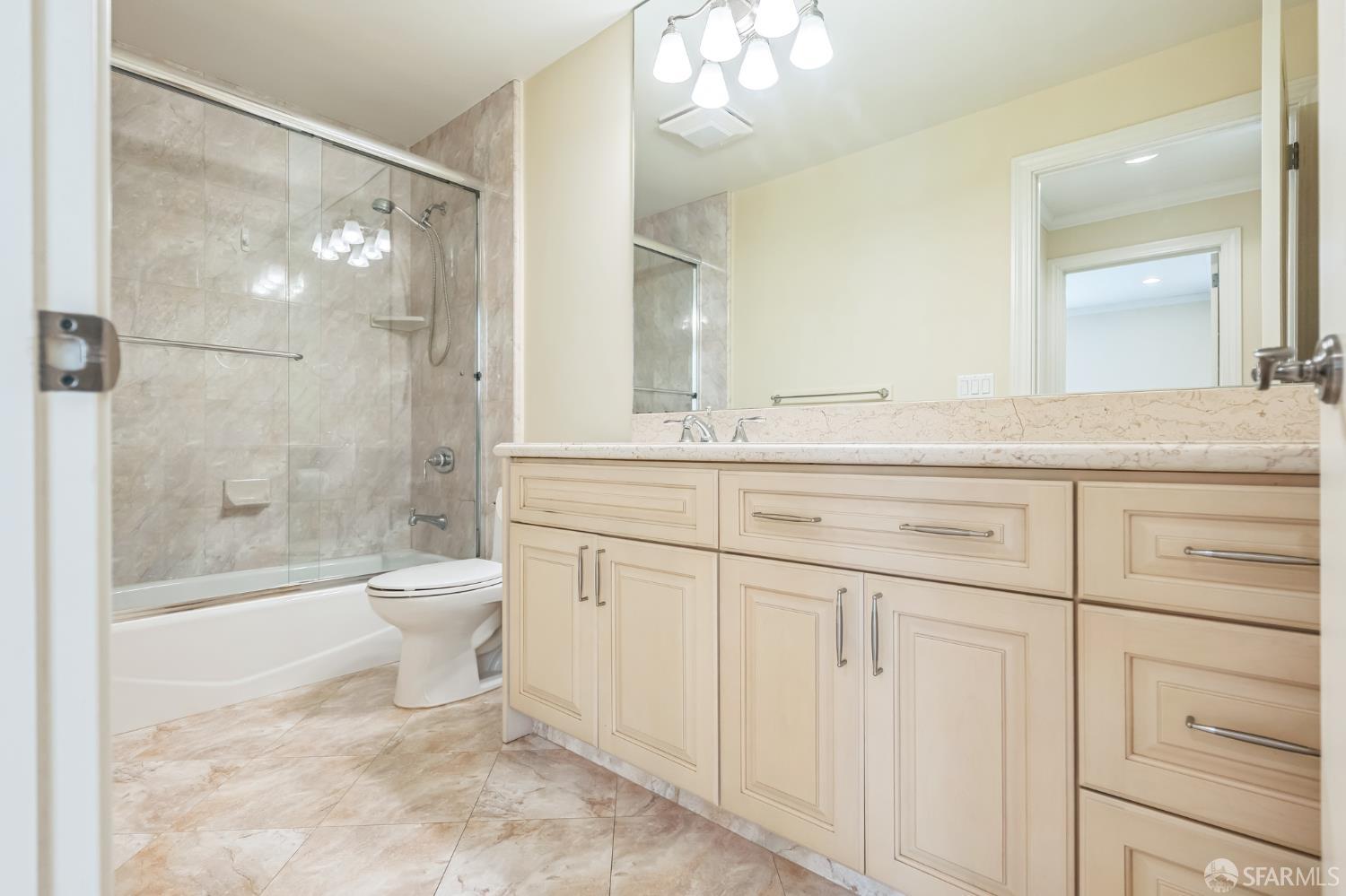 Detail Gallery Image 18 of 35 For 660 Cambridge St, San Francisco,  CA 94134 - 5 Beds | 3/1 Baths