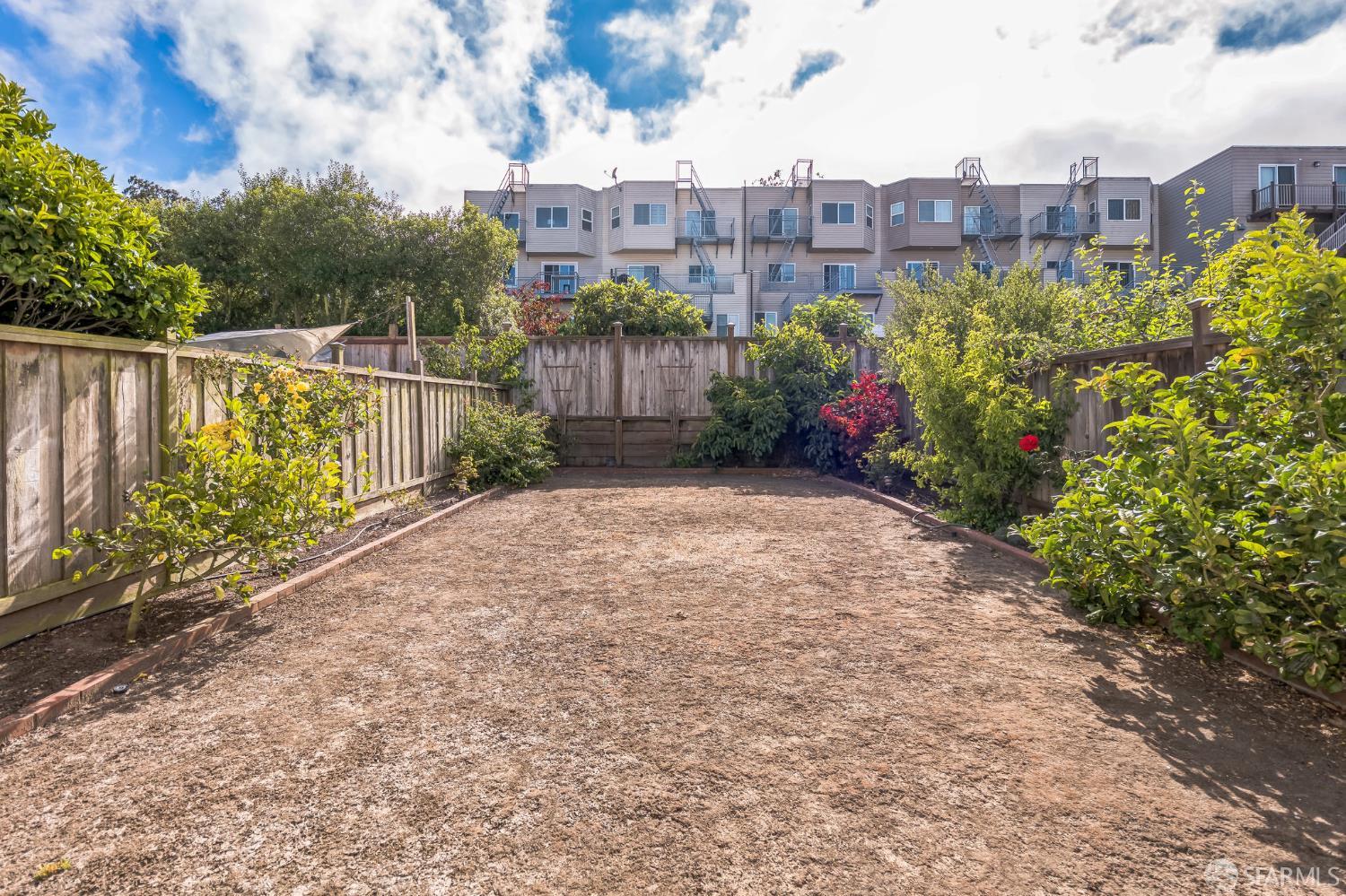 Detail Gallery Image 2 of 35 For 660 Cambridge St, San Francisco,  CA 94134 - 5 Beds | 3/1 Baths