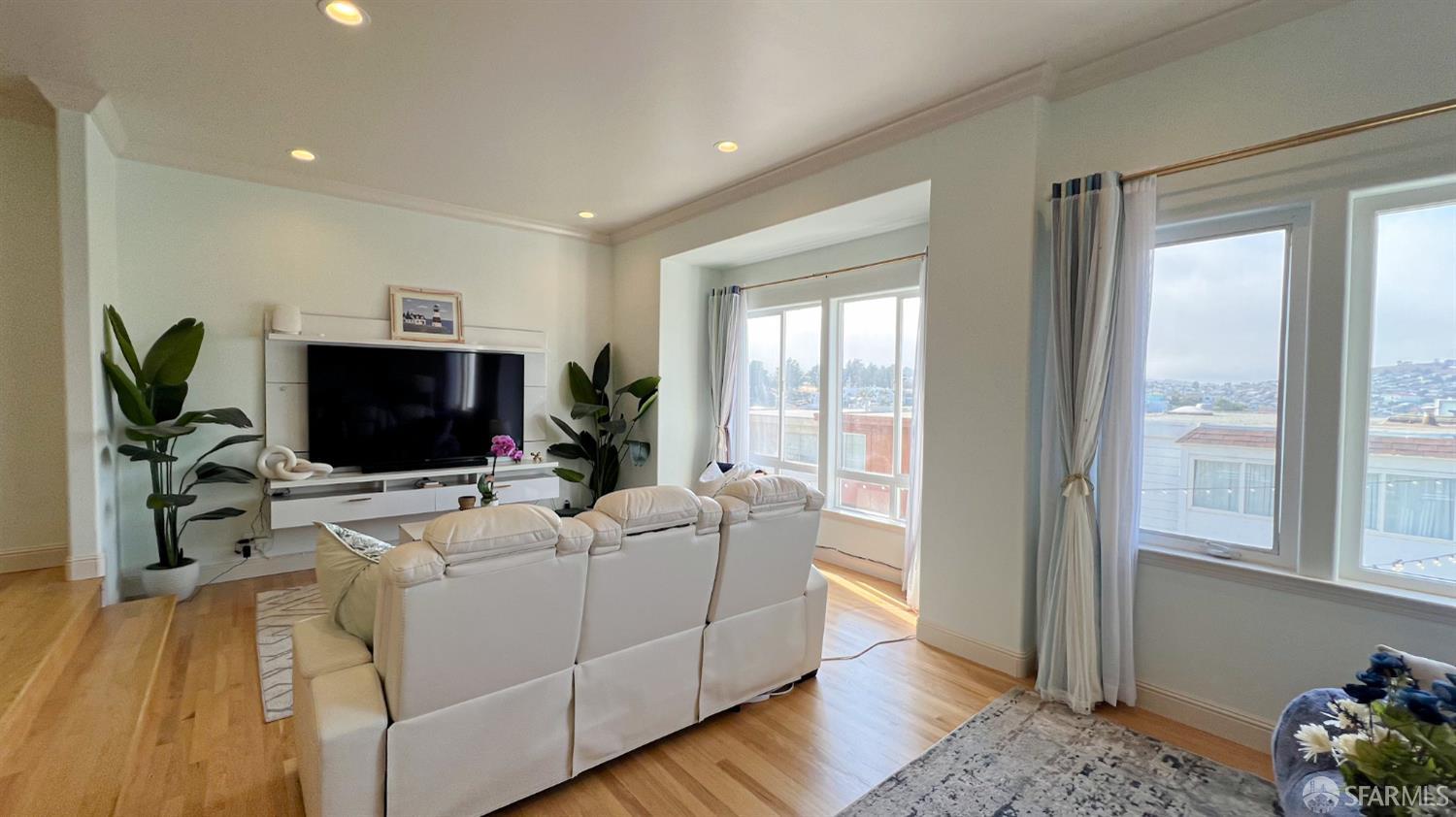 Detail Gallery Image 10 of 99 For 79 Karen Ct, San Francisco,  CA 94134 - 4 Beds | 3 Baths