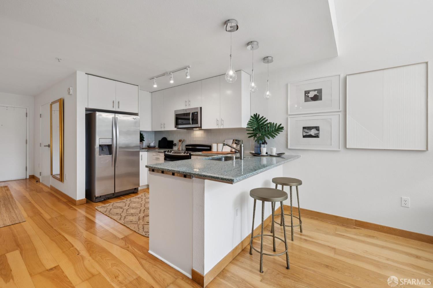 Photo #10: 425060419 Listing: Photo #10
