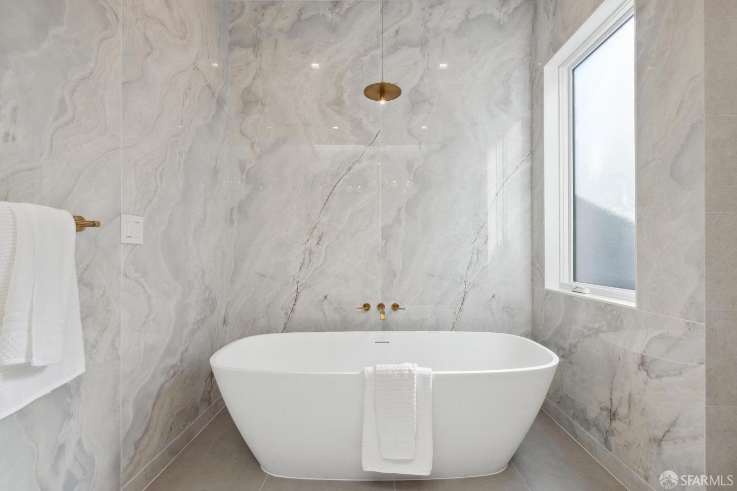 Detail Gallery Image 20 of 46 For 1910 Baker St, San Francisco,  CA 94115 - 5 Beds | 5/1 Baths