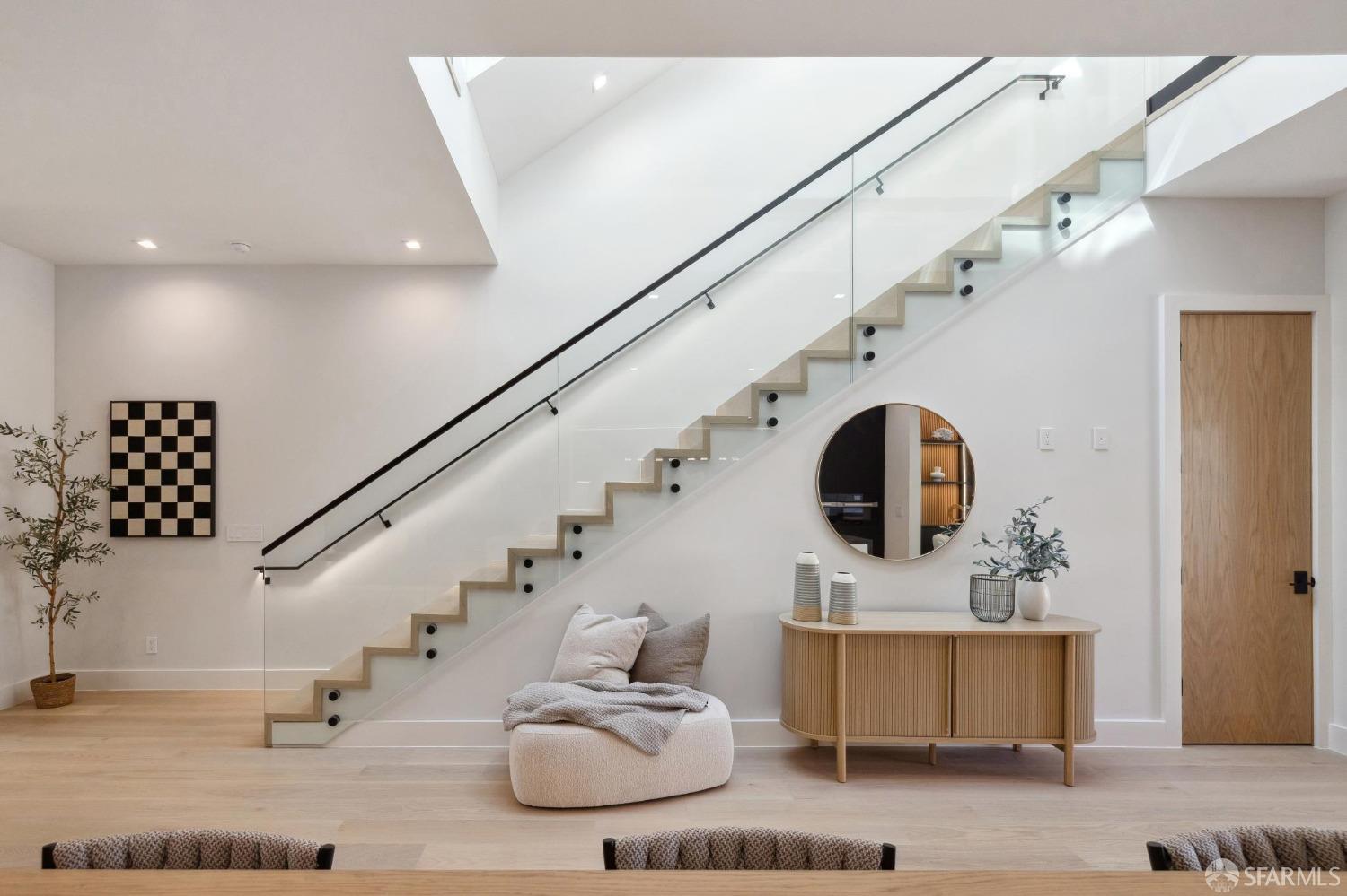 Detail Gallery Image 15 of 46 For 1910 Baker St, San Francisco,  CA 94115 - 5 Beds | 5/1 Baths