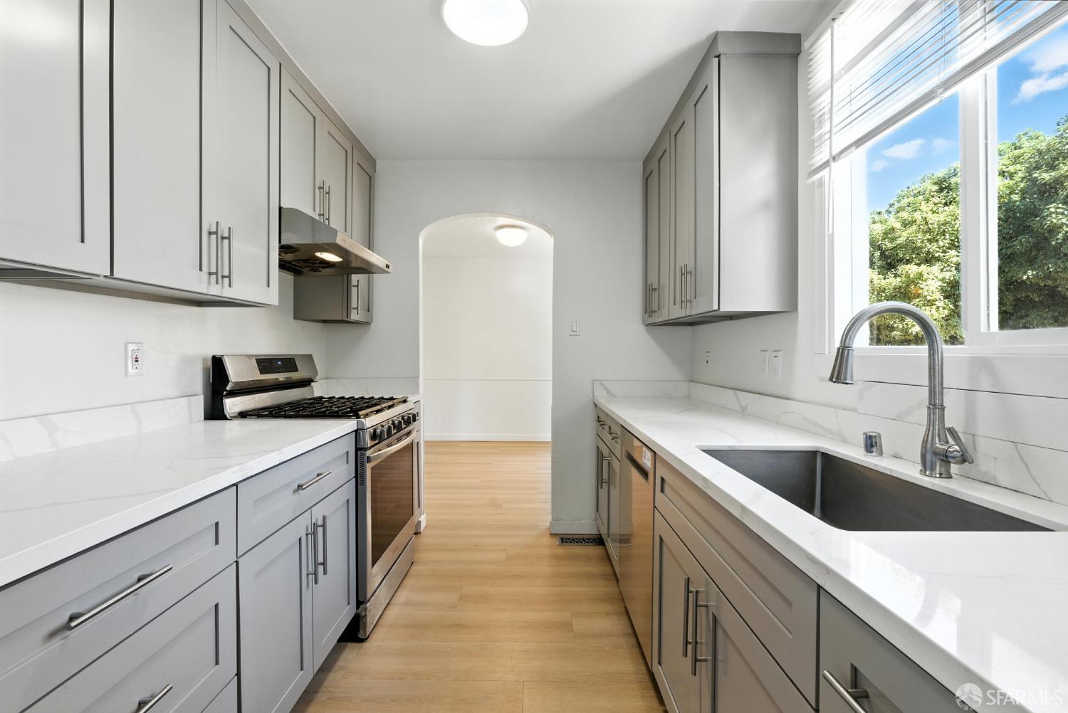 Detail Gallery Image 18 of 49 For 606 Masonic Ave, Albany,  CA 94706 - 4 Beds | 2/1 Baths