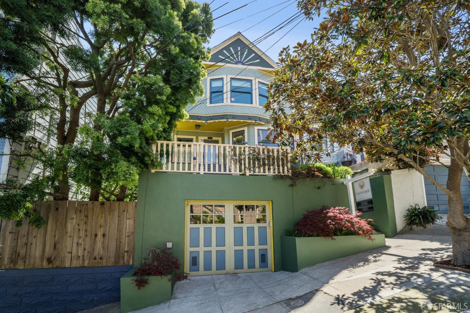 Detail Gallery Image 3 of 72 For 3919 22nd St, San Francisco,  CA 94114 - 4 Beds | 4 Baths