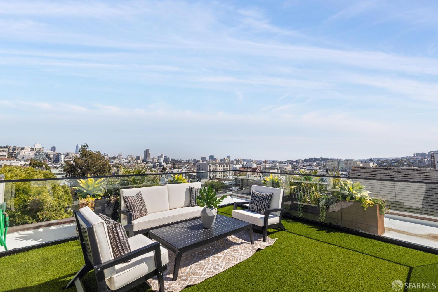 Detail Gallery Image 26 of 46 For 1910 Baker St, San Francisco,  CA 94115 - 5 Beds | 5/1 Baths