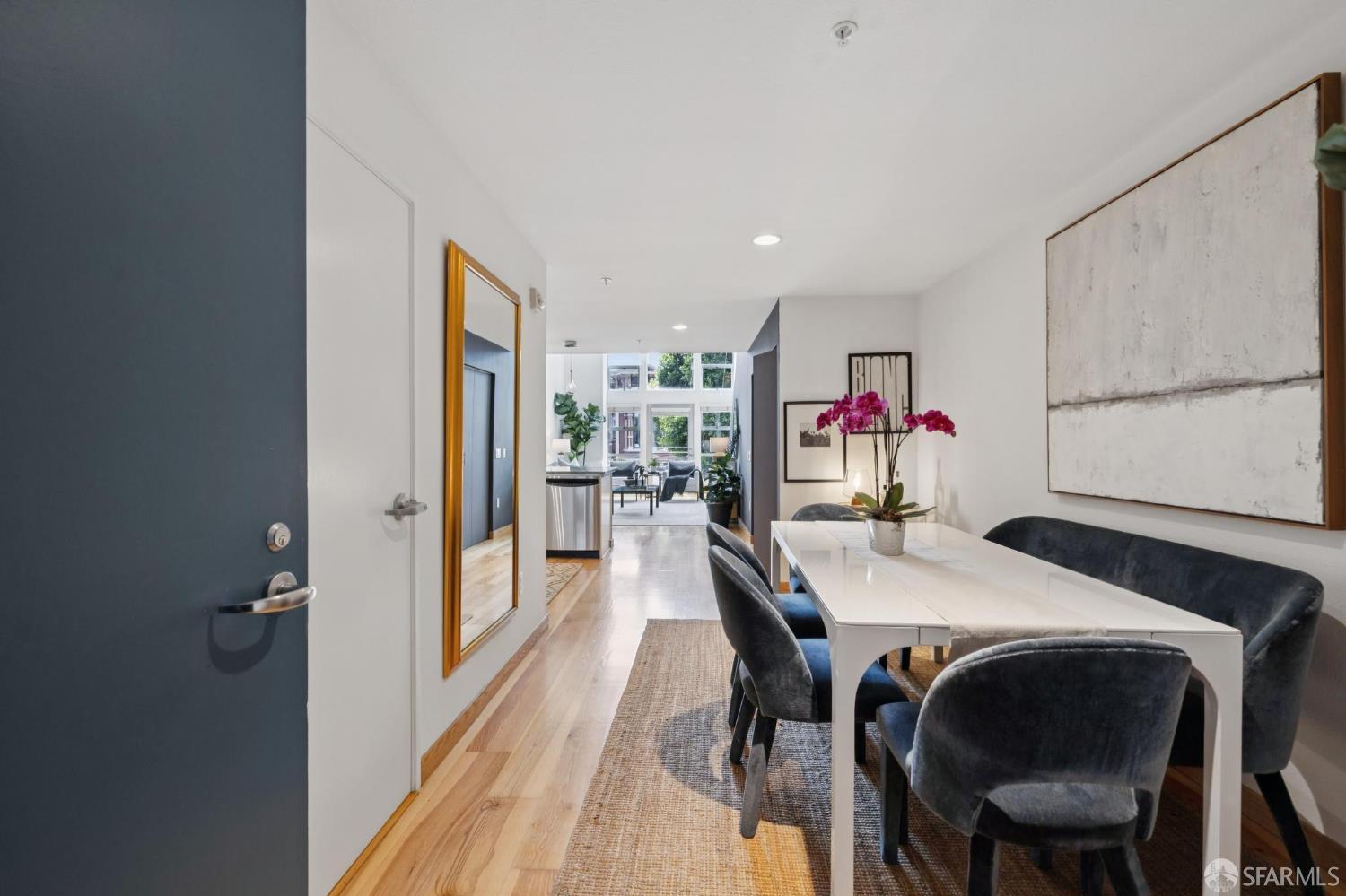 Photo #2: 425060419 Listing 