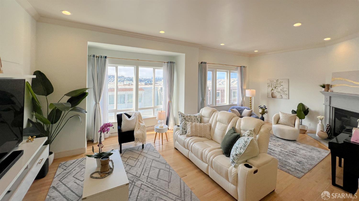 Detail Gallery Image 8 of 99 For 79 Karen Ct, San Francisco,  CA 94134 - 4 Beds | 3 Baths
