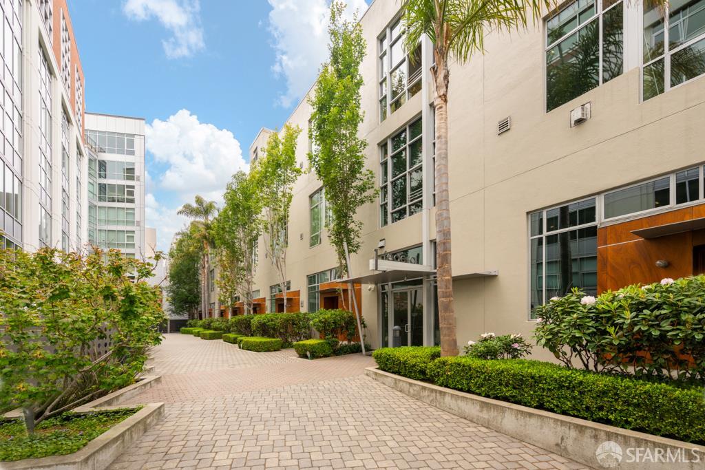 Photo #3: 425059268 Listing 