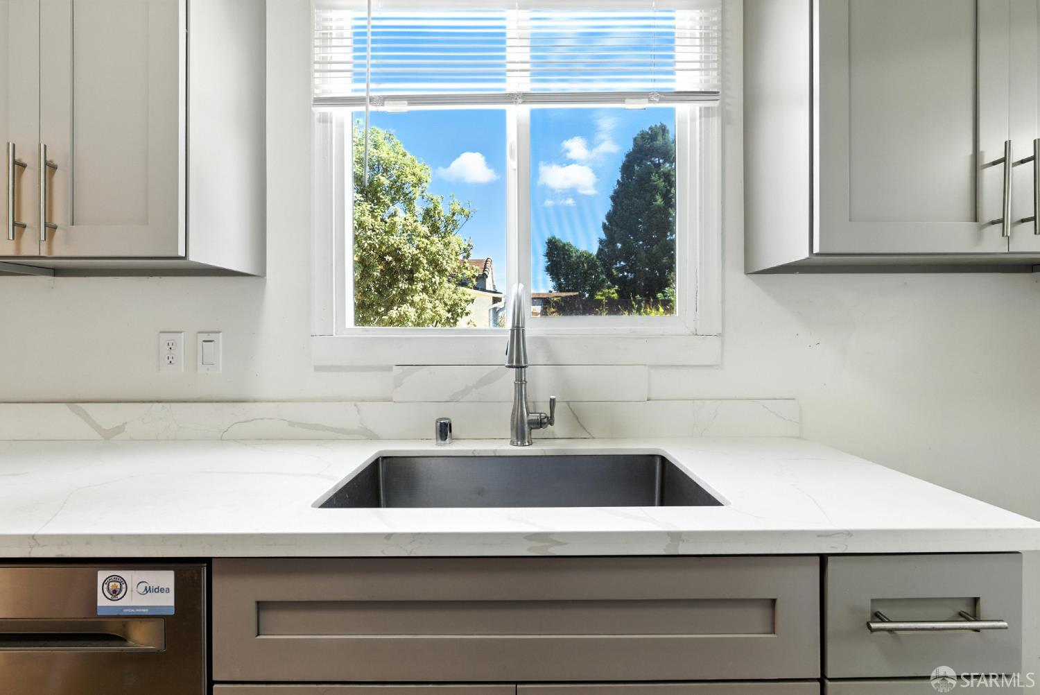 Detail Gallery Image 19 of 49 For 606 Masonic Ave, Albany,  CA 94706 - 4 Beds | 2/1 Baths