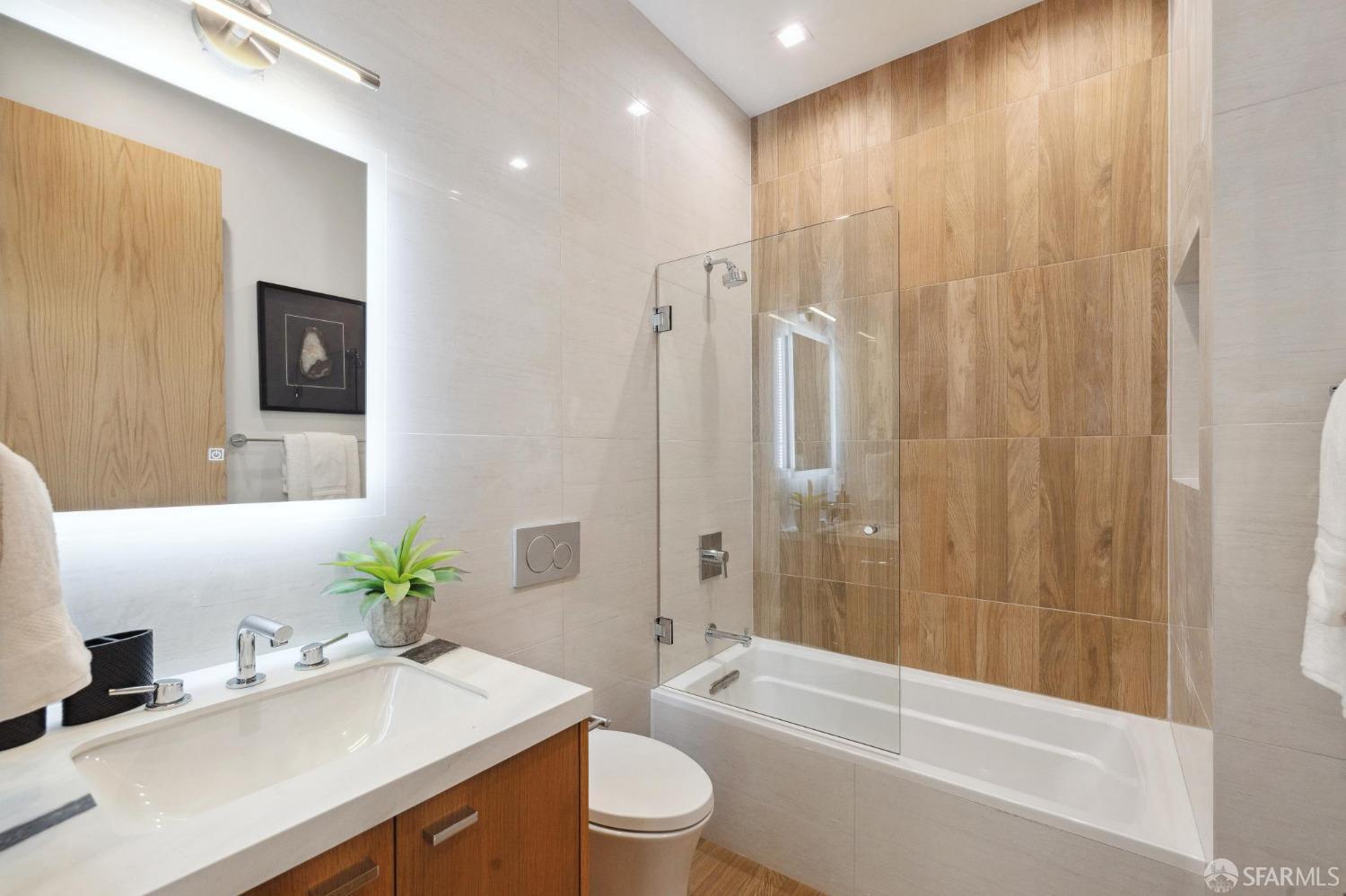 Detail Gallery Image 24 of 46 For 1910 Baker St, San Francisco,  CA 94115 - 5 Beds | 5/1 Baths