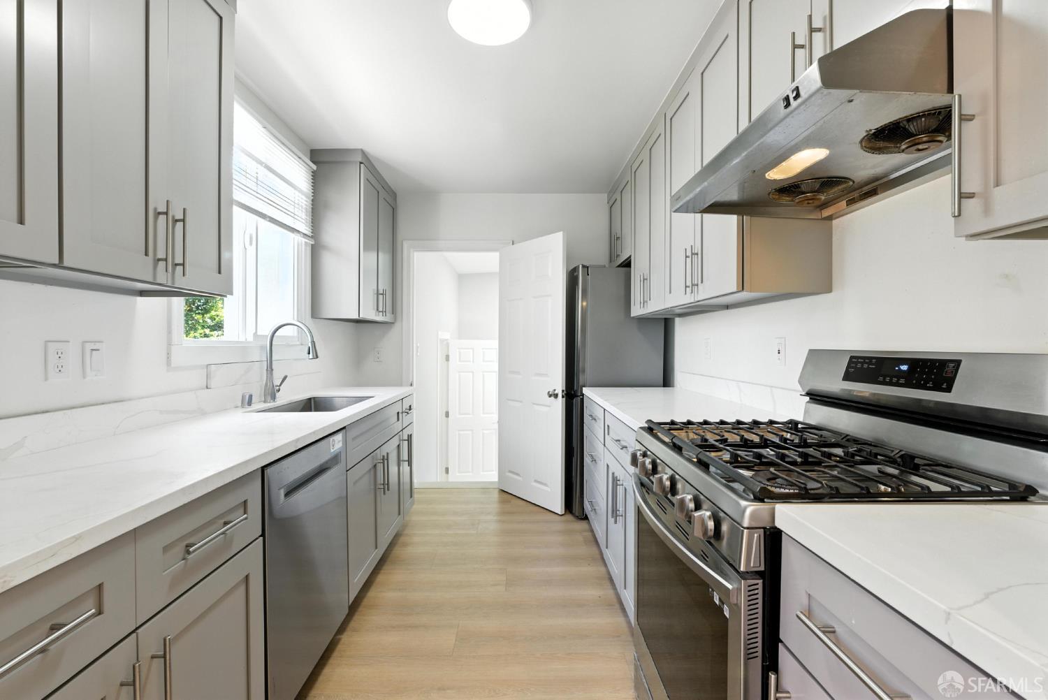 Detail Gallery Image 16 of 49 For 606 Masonic Ave, Albany,  CA 94706 - 4 Beds | 2/1 Baths
